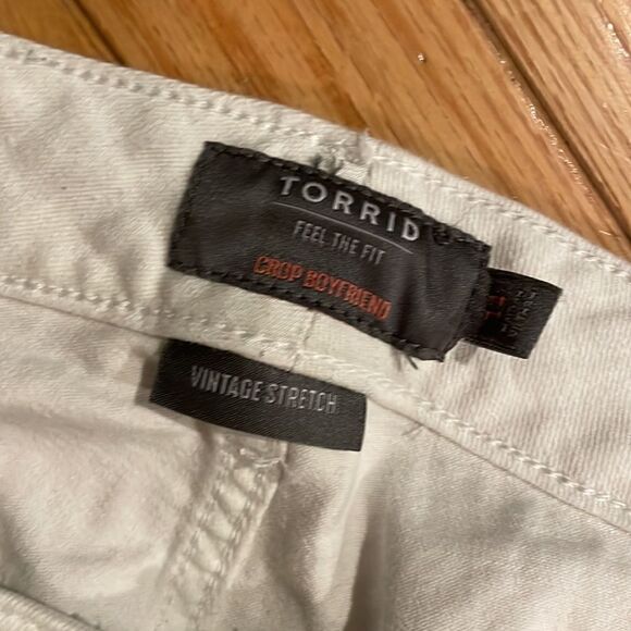 Torrid white vintage stretch crop boyfriend 🌻 - Picture 3 of 8